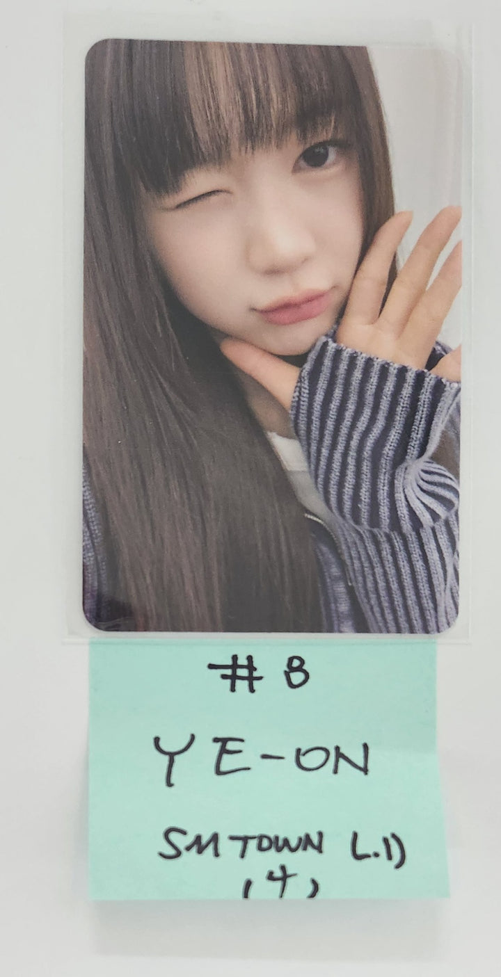 Hearts2Hearts "The Chase" - SM Town Lucky Draw Event Photocard [Minibook Ver.] [25.2.25]