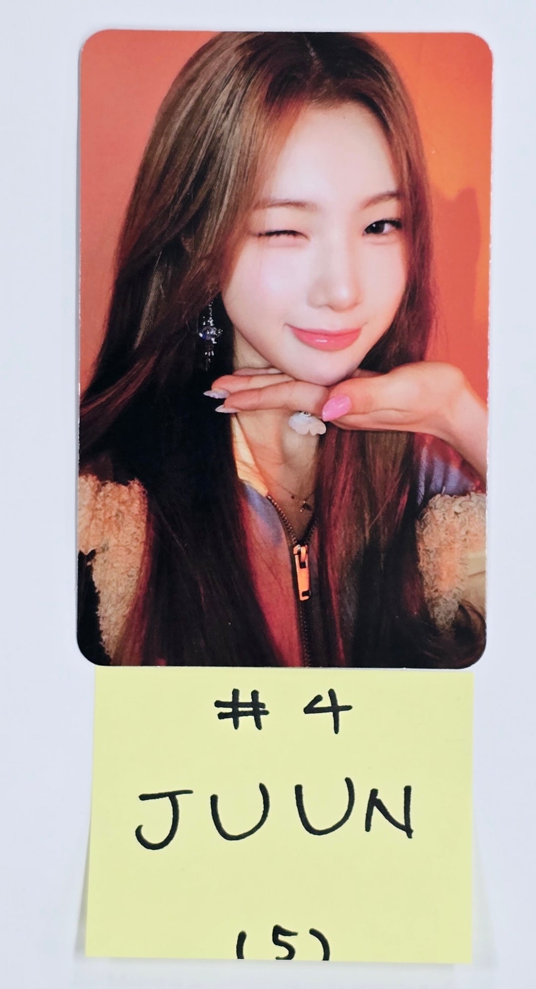 Hearts2Hearts "The Chase" - Official Photocard [25.2.27]