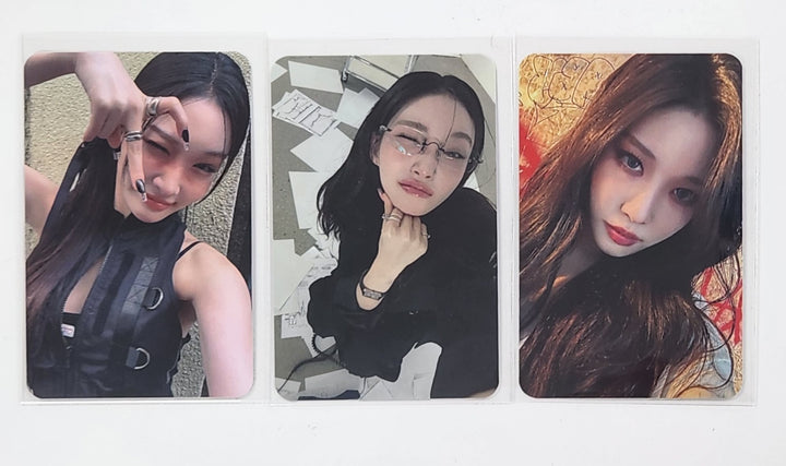 Chung Ha "Alivio" - Hello82 Signing Album Event Photocard [25.3.7]