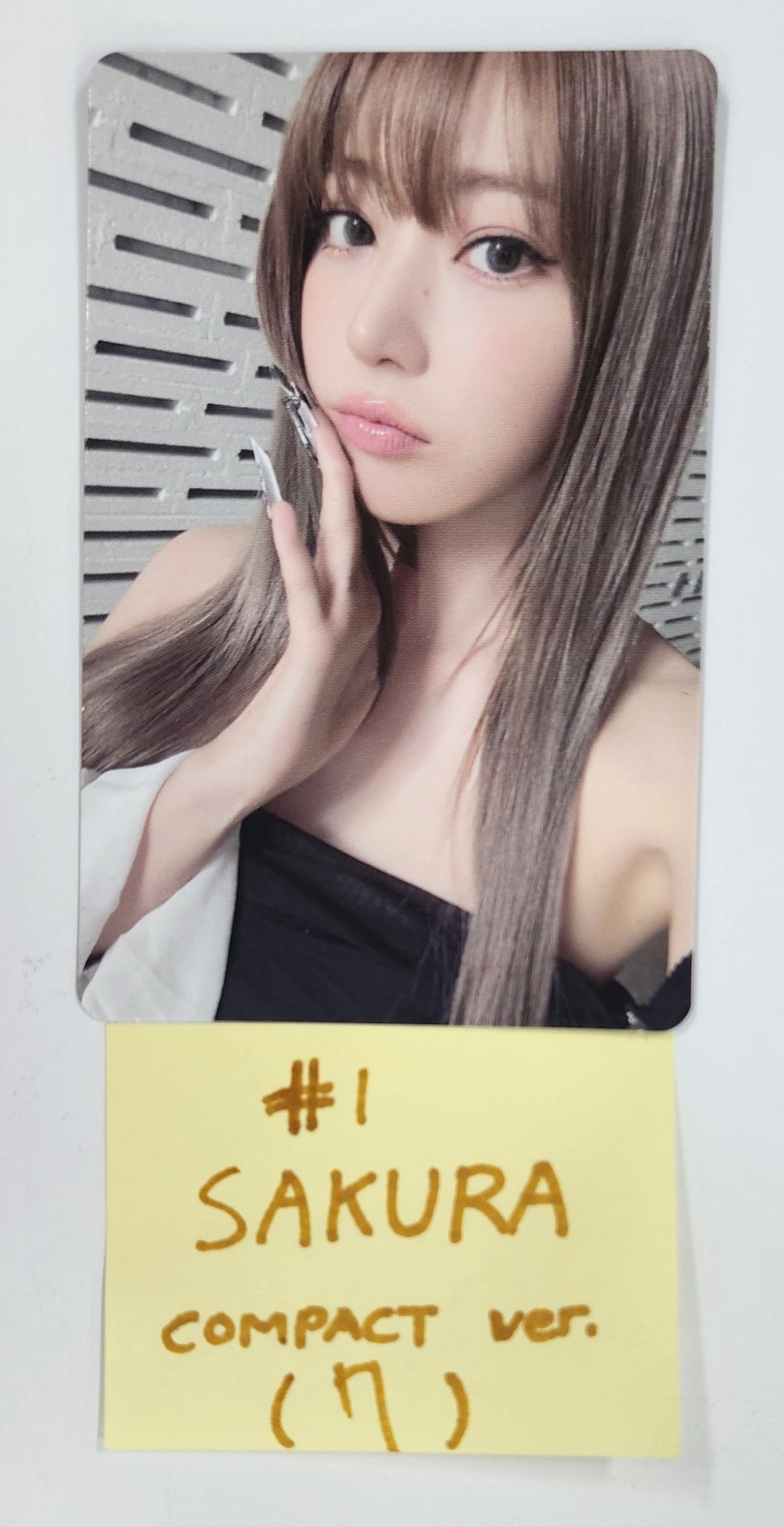 Le Sserafim "Hot" - Official Photocard [Compact Ver.] [25.3.14]