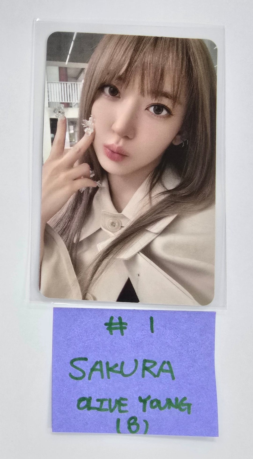 Le Sserafim "Hot" - Olive Young Event Photocard [25.3.17]