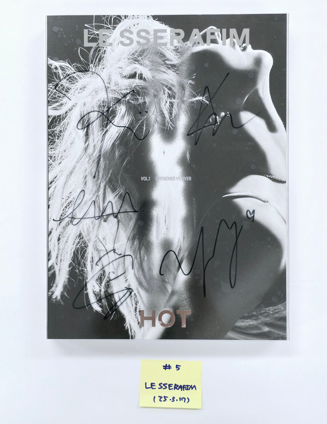 Le Sserafim "Hot" - Hand Autographed(Signed) Promo Album [25.3.17] - Must Read !