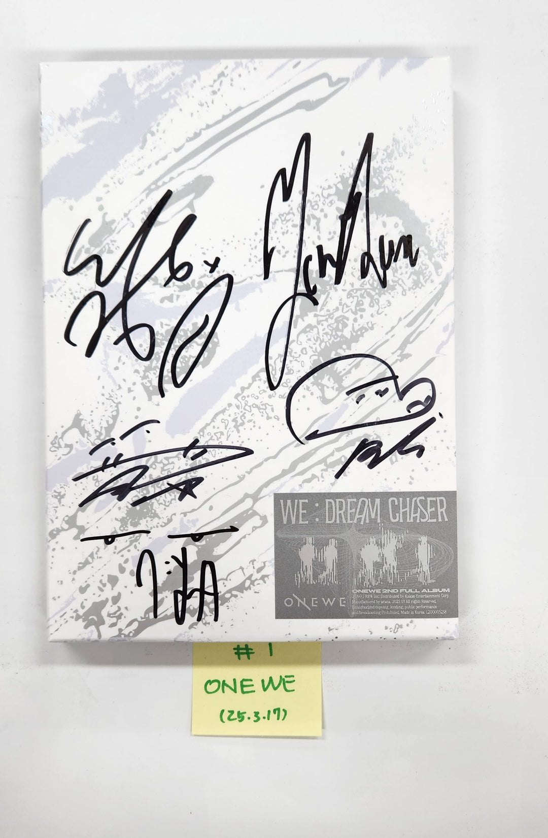 ONEWE "WE : Dream Chaser" - Hand Autographed(Signed) Promo Album [25.3.17]