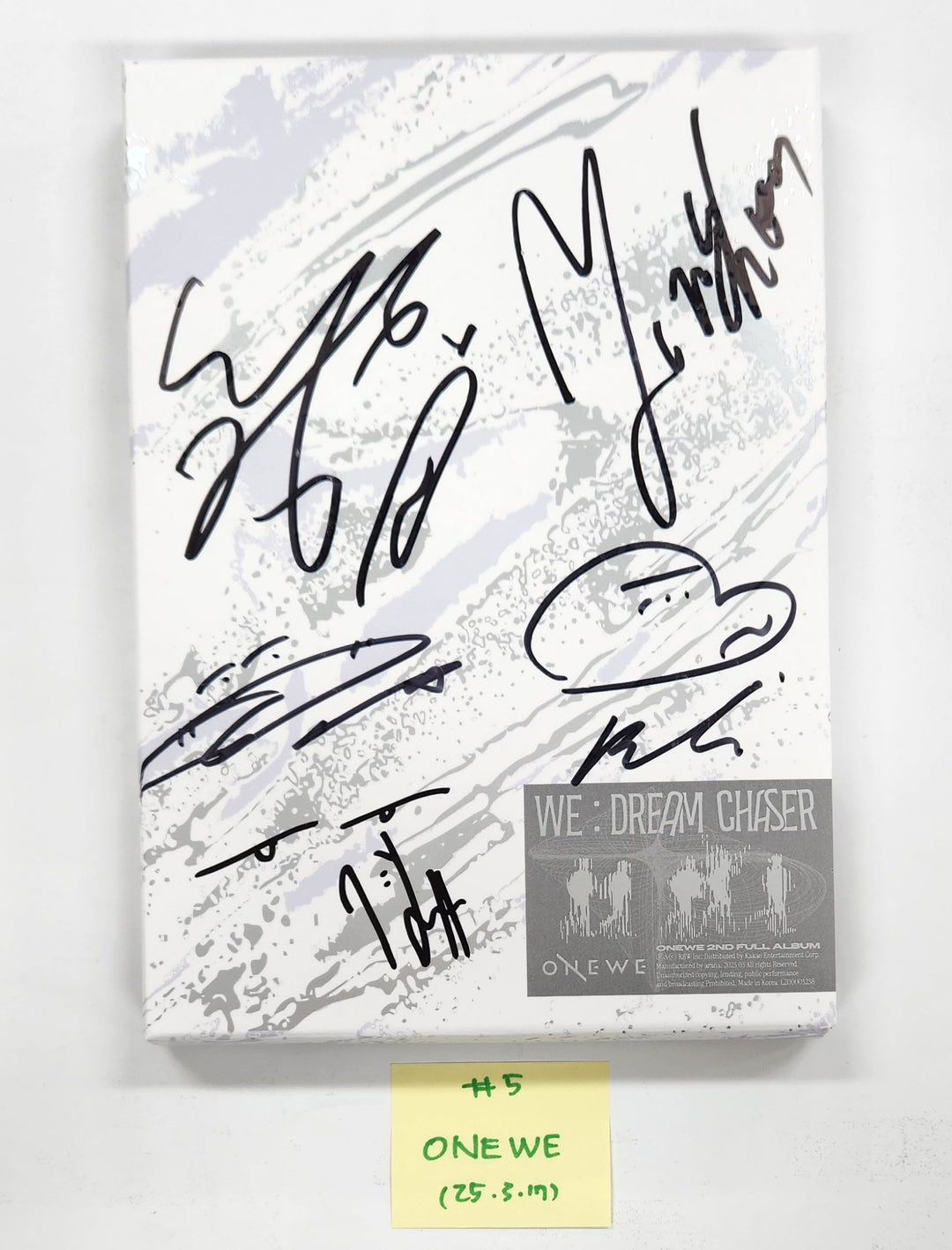 ONEWE "WE : Dream Chaser" - Hand Autographed(Signed) Promo Album [25.3.17]