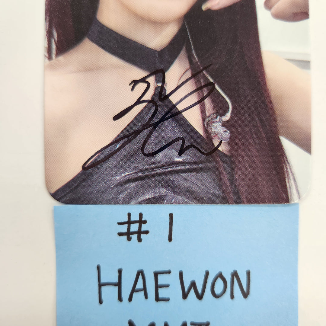 HAEWON& KYUJIN (Of NMIXX) "Fe3O4: FORWARD" - Hand Autographed(Signed) Photocard [25.04.15]
