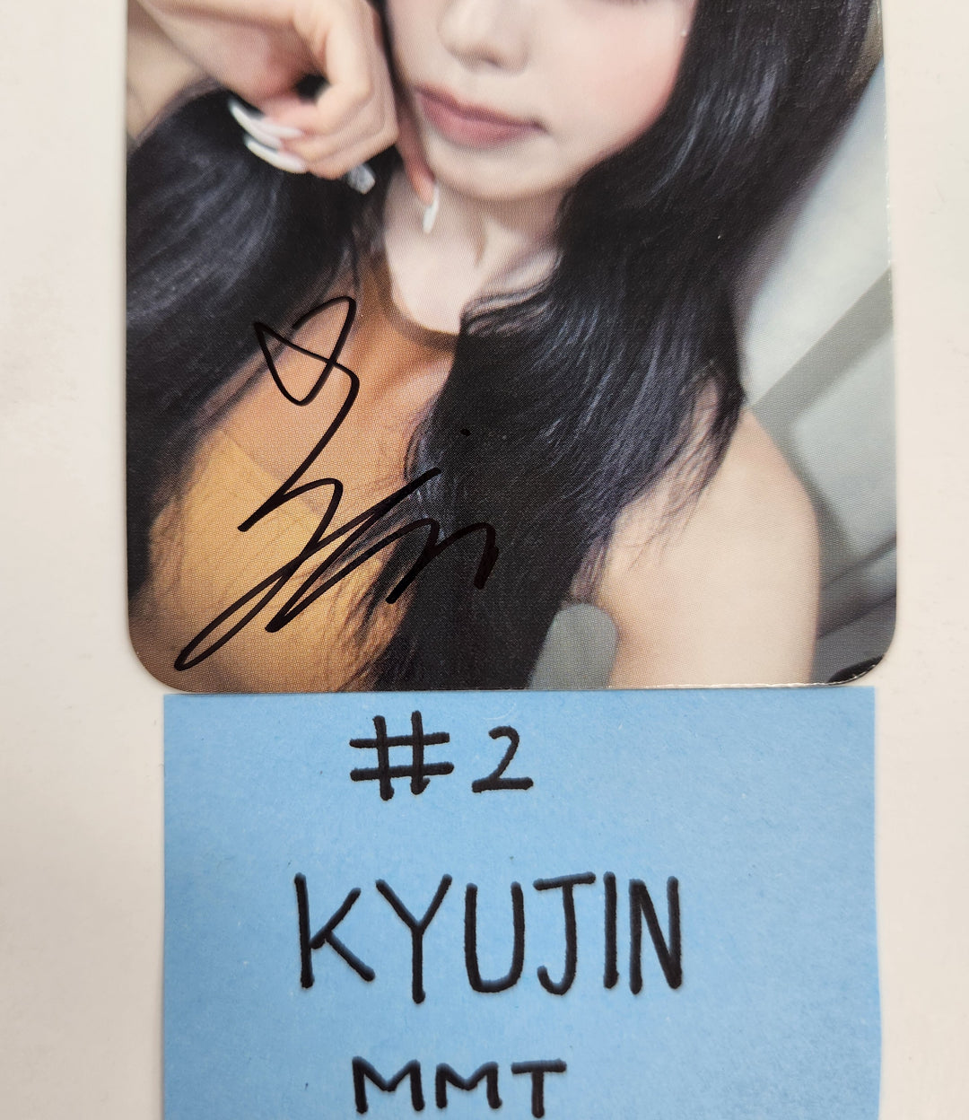 HAEWON& KYUJIN (Of NMIXX) "Fe3O4: FORWARD" - Hand Autographed(Signed) Photocard [25.04.15]