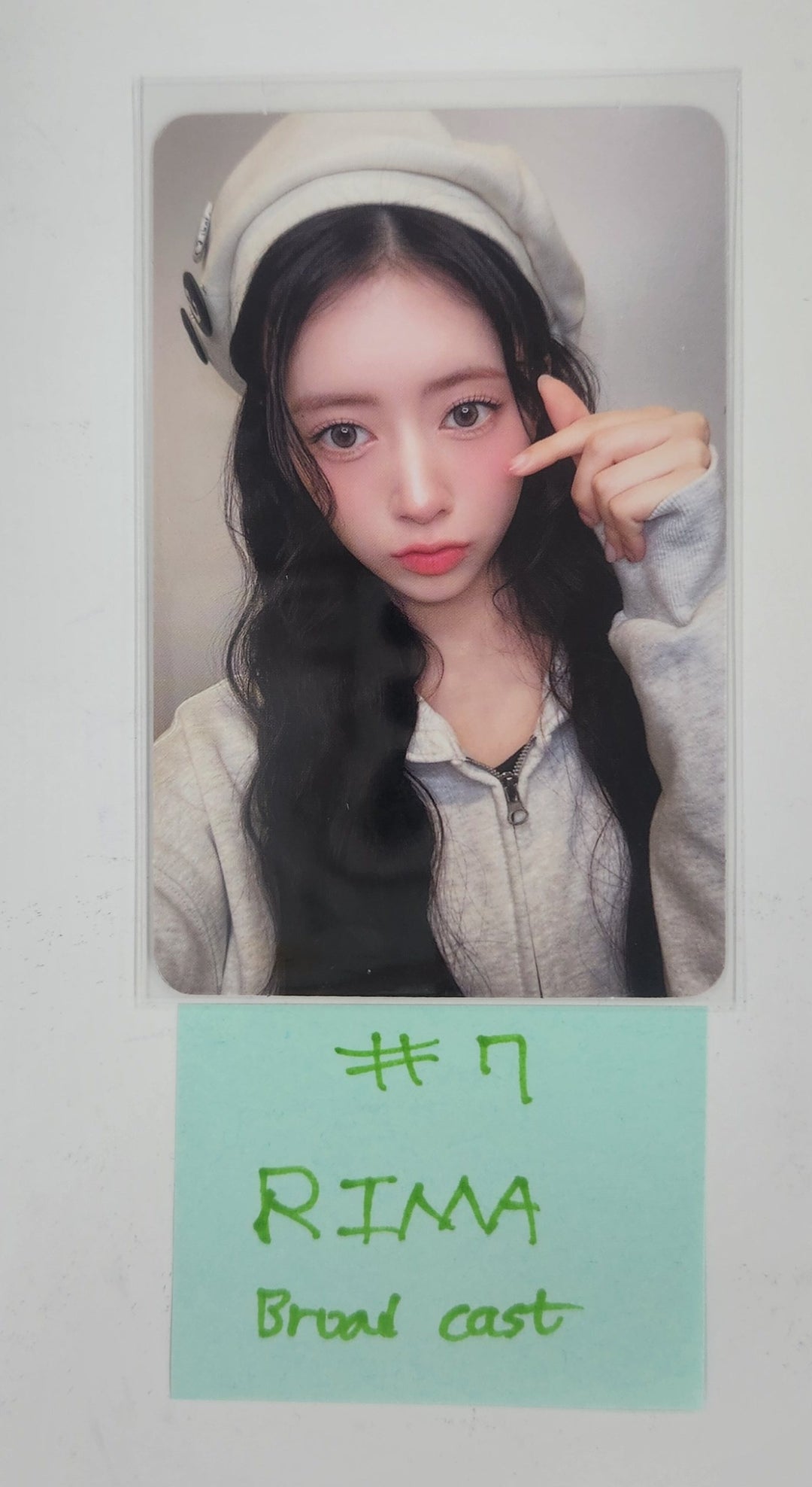 NiziU "LOVE LINE" - Broadcast Photocard [25.4.17]