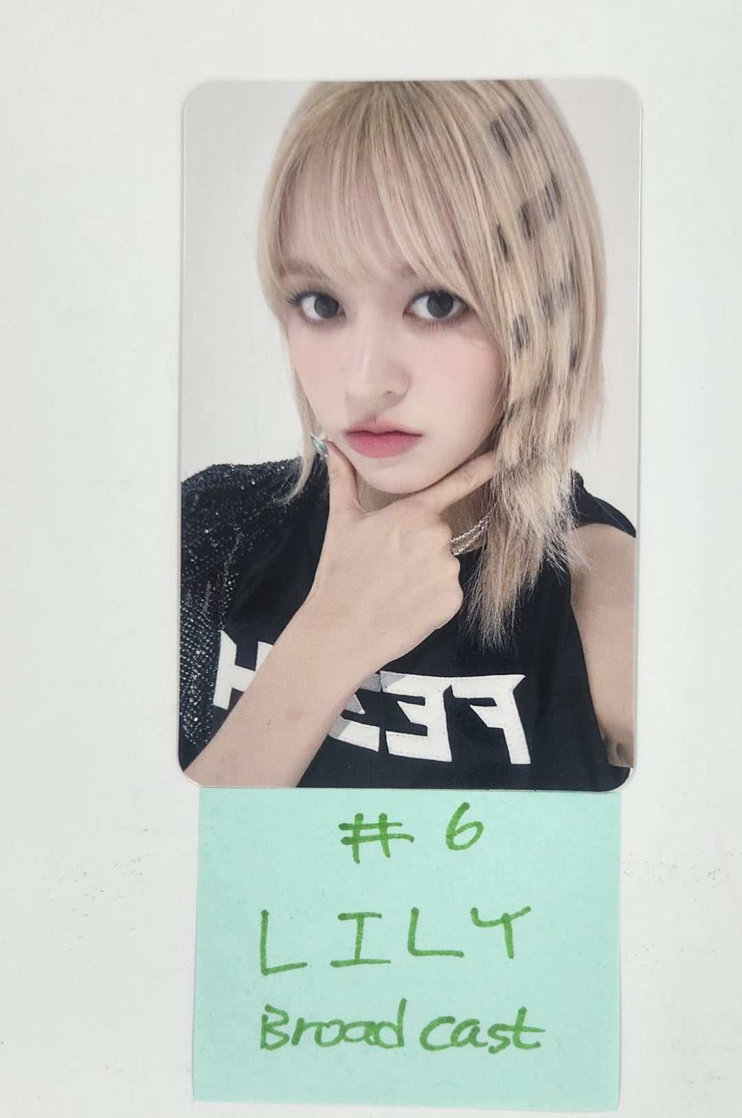 LILY (Of NMIXX) - Broadcast Photocard [25.4.17]