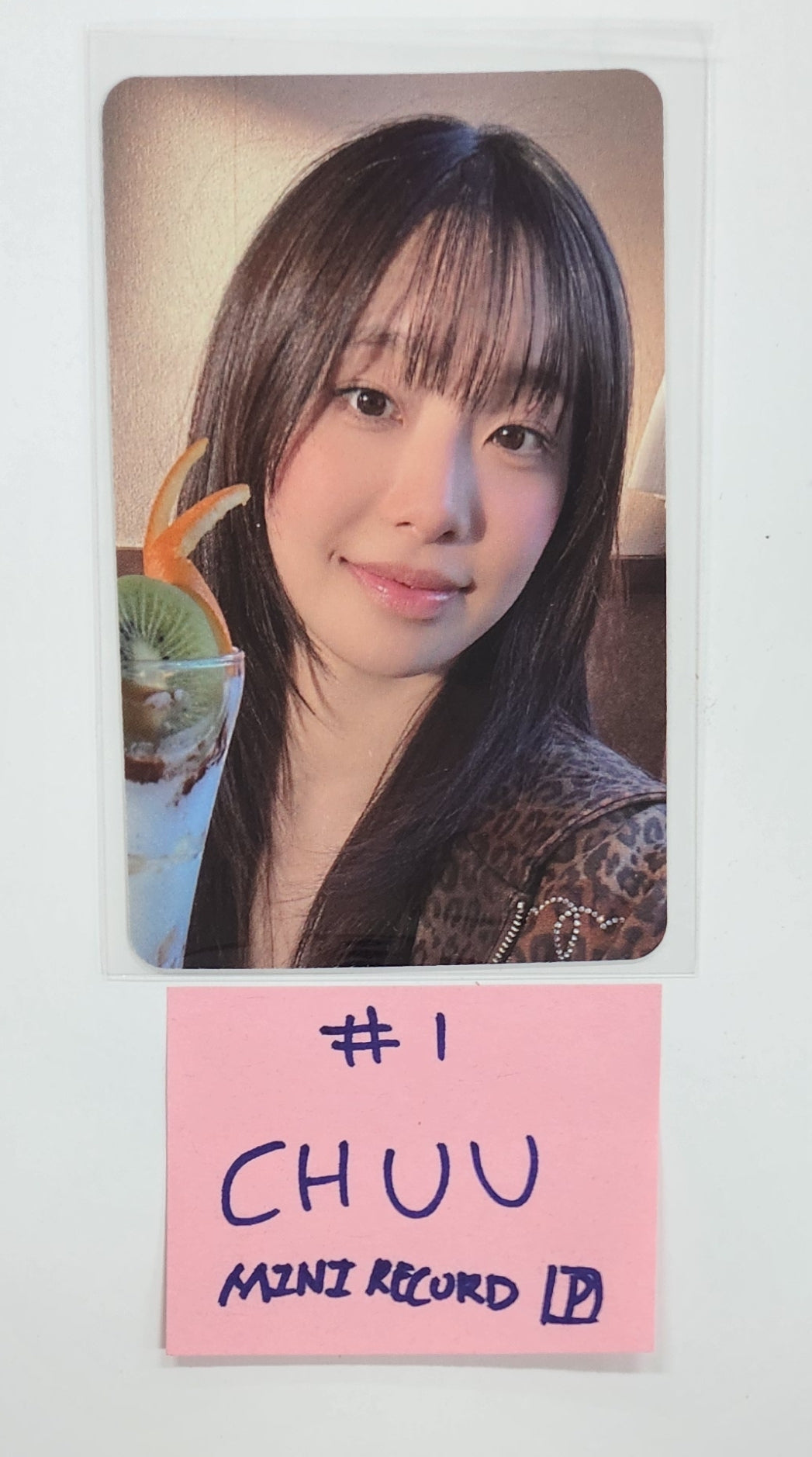 CHUU "Only cry in the rain" - Mini Record Pre-Order Benefit Photocard [Platform Ver.] [25.4.22]