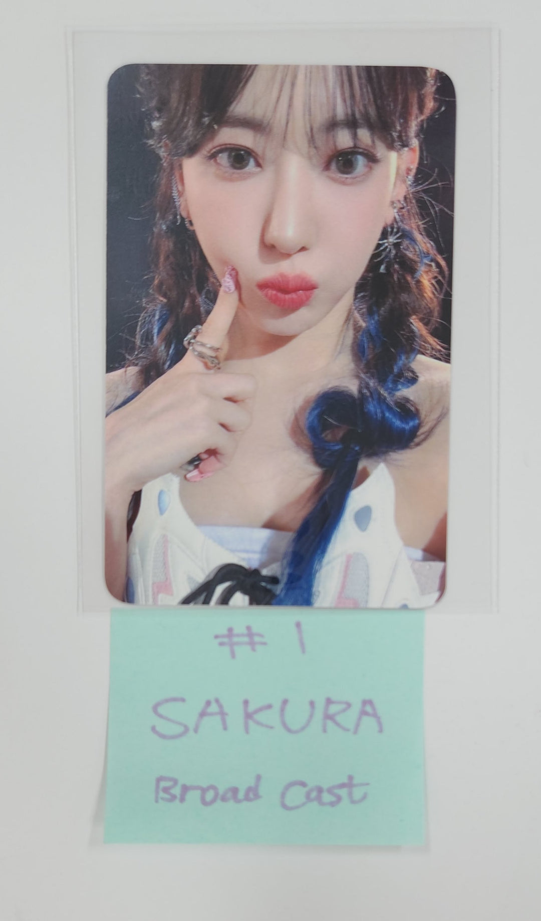 Le Sserafim "Perfect Night" - Broadcast Photocard [25.5.2]