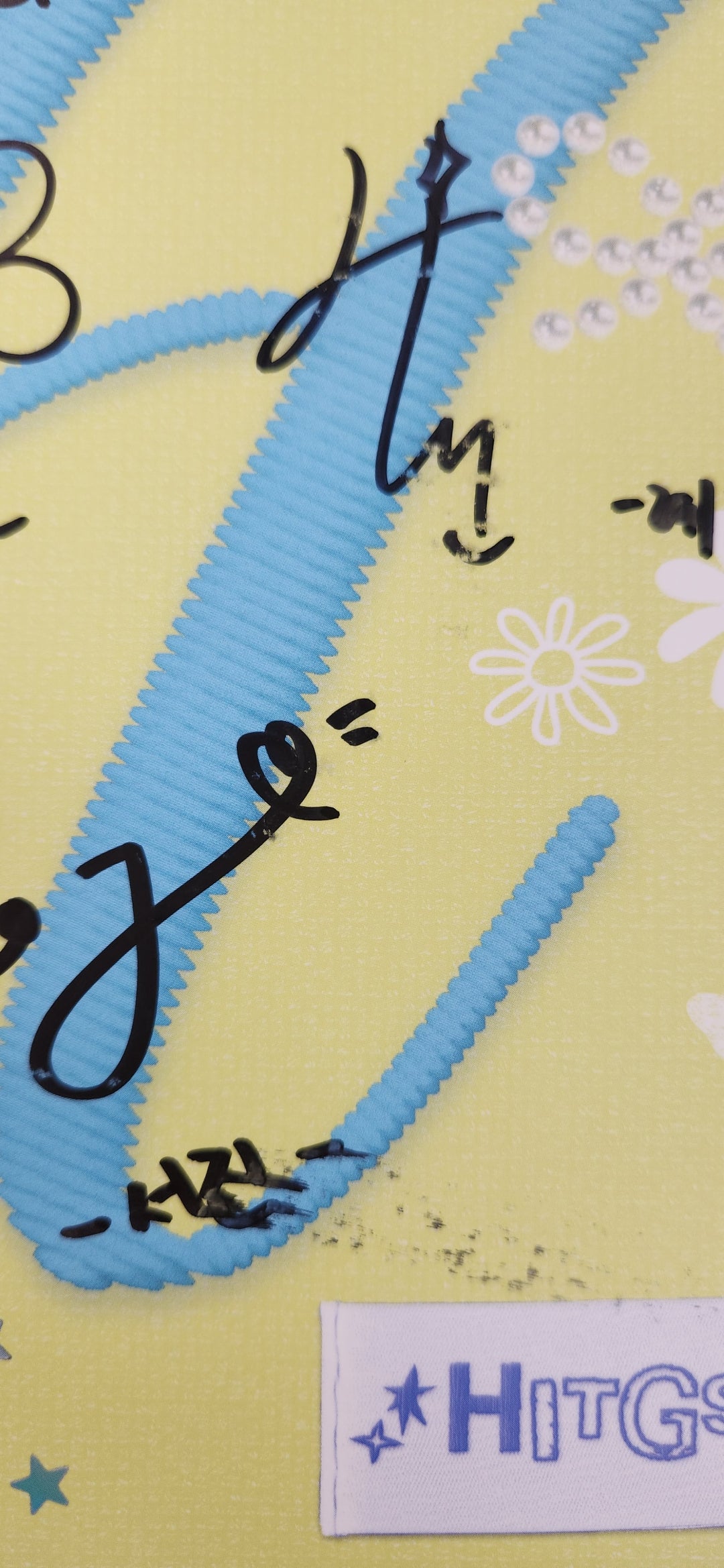 UNIS "SWICY", HITGS "Things we love : H", NEXZ "O-RLY?" - Hand Autographed(Signed) Promo Album [25.5.8]
