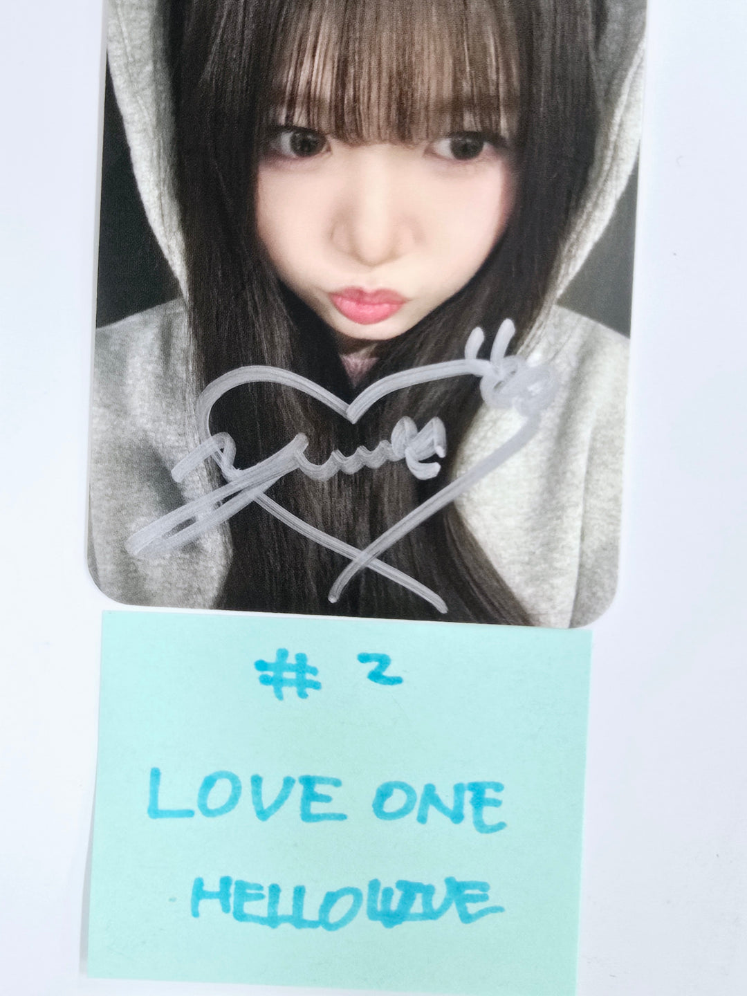 LOVEONE "Drama Queen" - Hand Autographed(Signed) Photocard [25.5.9]