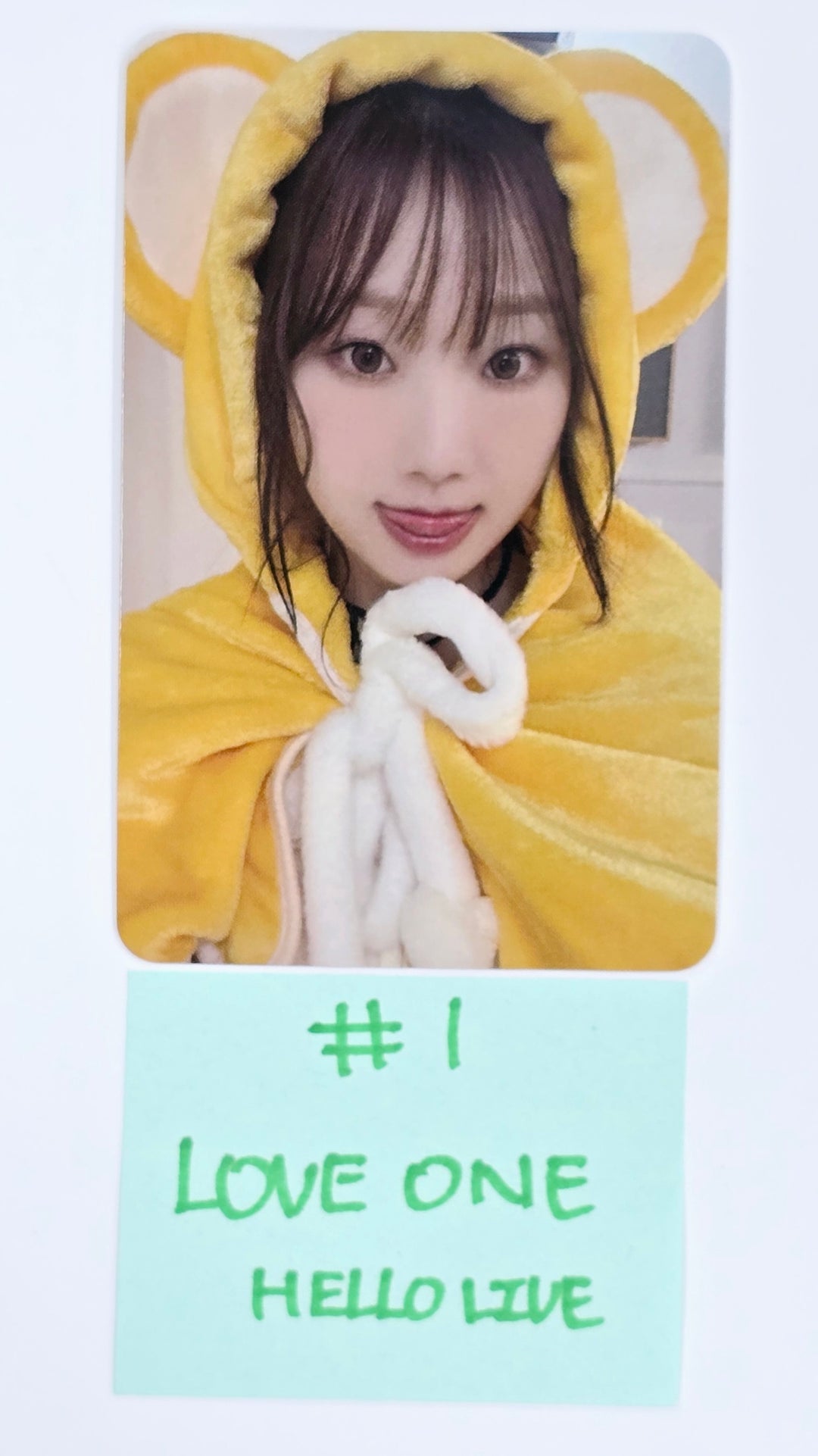 LOVEONE "Drama Queen" - Hello Live Fansign Event Photocard [25.5.9]