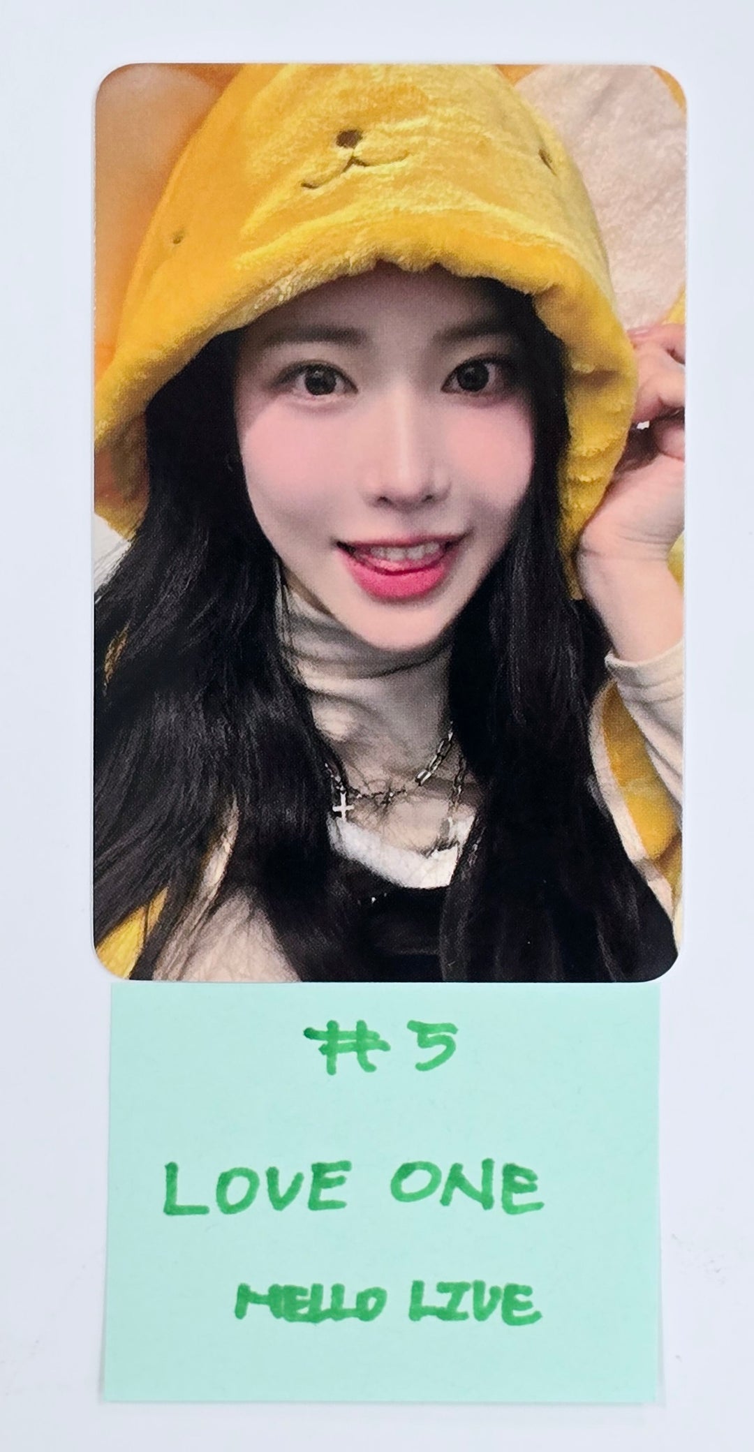 LOVEONE "Drama Queen" - Hello Live Fansign Event Photocard [25.5.9]