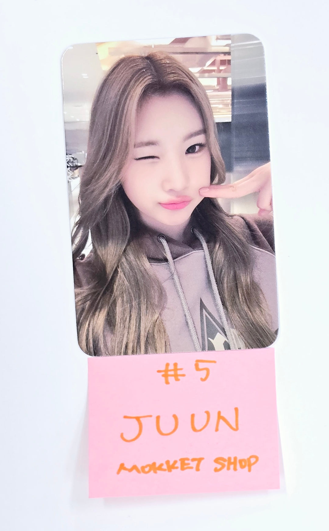 Hearts2Hearts "The Chase" - Mokket Shop Fansign Event Photocard [25.5.13]