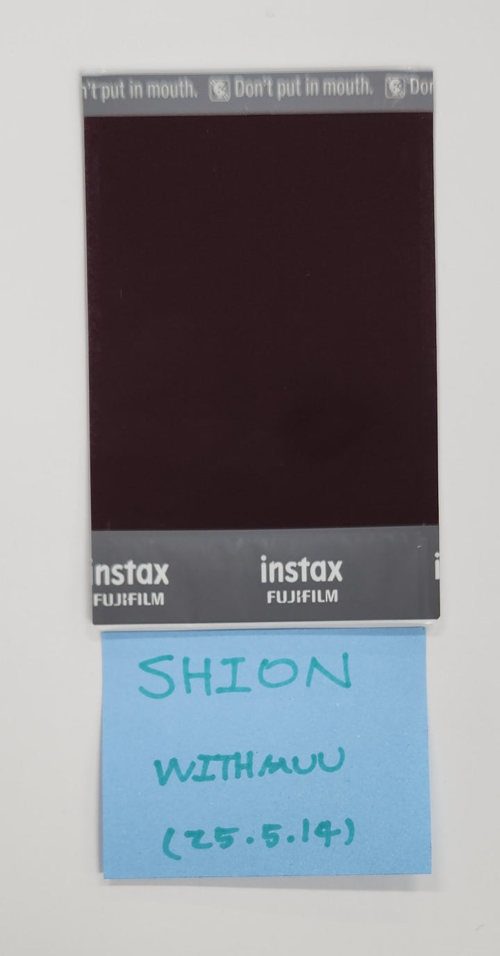 SHION (Of TripleS) Atom Double Class Objekt - Hand Autographed(Signed) Polaroid [25.5.14]