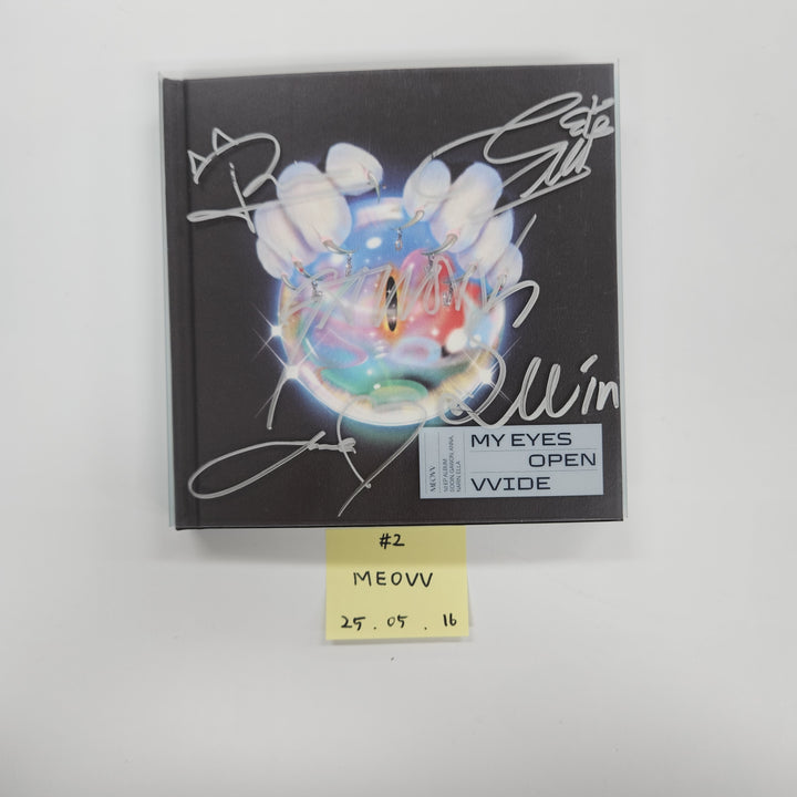 MEOVV "My Eyes Open VVIDE", TripleS "Assemble25", TripleS "Visionary Vision <performante>" - Hand Autographed(Signed) Promo Album [25.05.16]