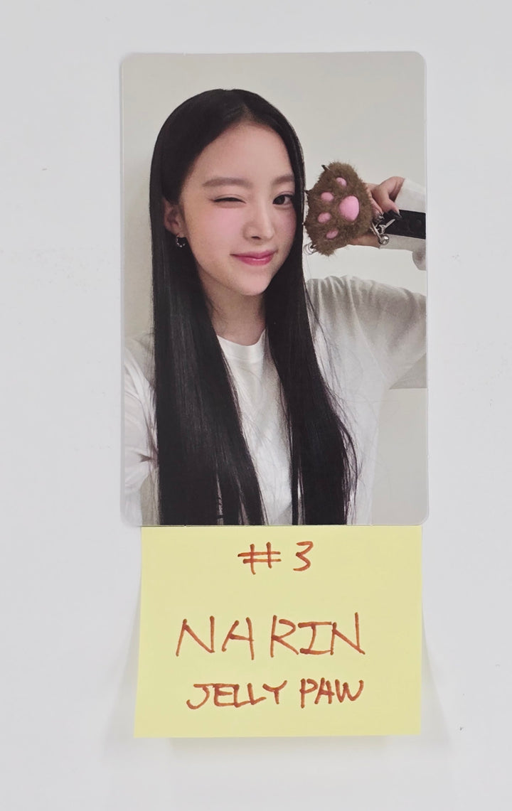 MEOVV "MY EYES OPEN VVIDE" -  Official Photocard, Vintage Photo [Jelly Paw Ver.] [25.5.30]