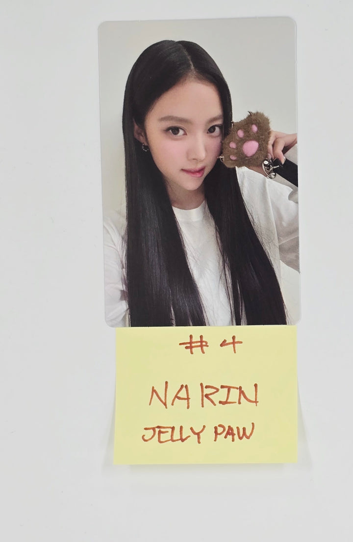 MEOVV "MY EYES OPEN VVIDE" -  Official Photocard, Vintage Photo [Jelly Paw Ver.] [25.5.30]