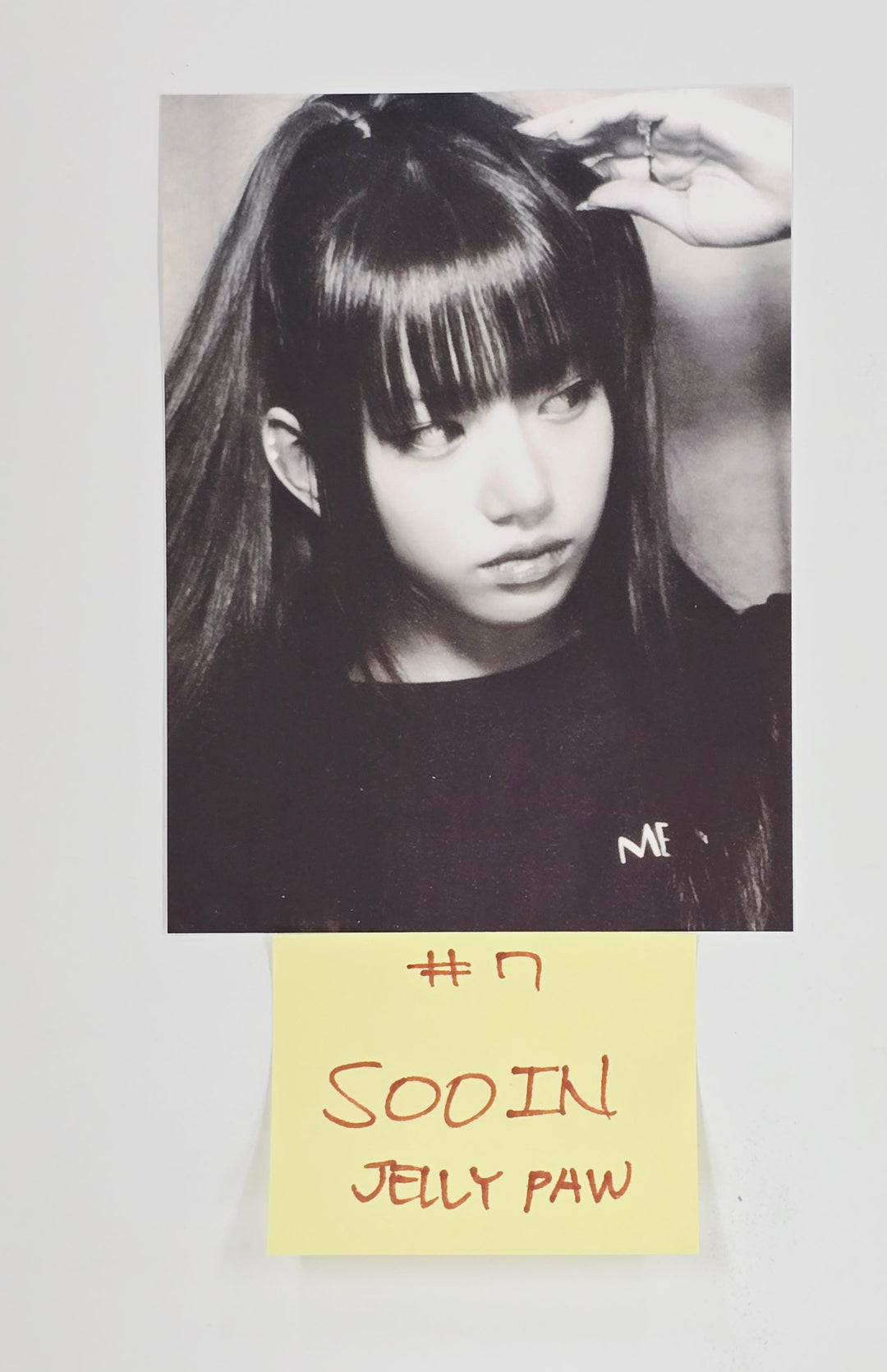 MEOVV "MY EYES OPEN VVIDE" -  Official Photocard, Vintage Photo [Jelly Paw Ver.] [25.5.30]