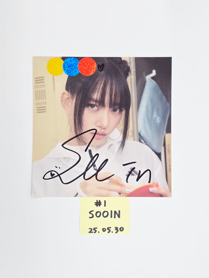 MEOVV "MY EYES OPEN VVIDE" -  A Cut Page From Fansign Event Album [25.5.30]