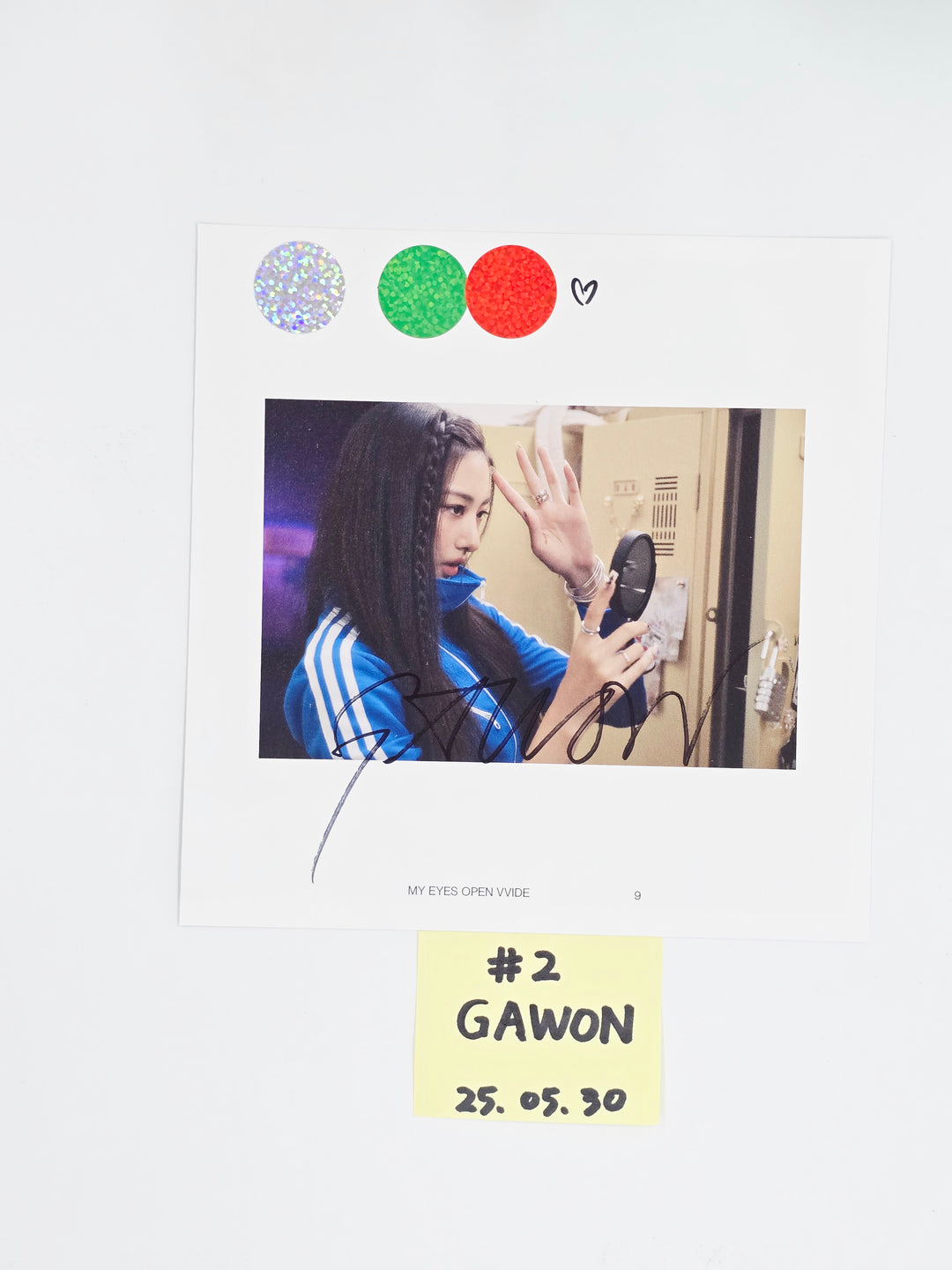 MEOVV "MY EYES OPEN VVIDE" -  A Cut Page From Fansign Event Album [25.5.30]