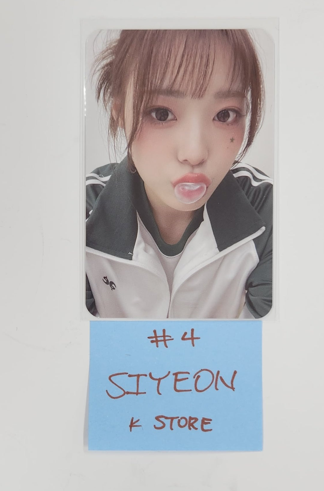 QWER "MANITO" - K Store Fansign Event Photocard [25.6.4]