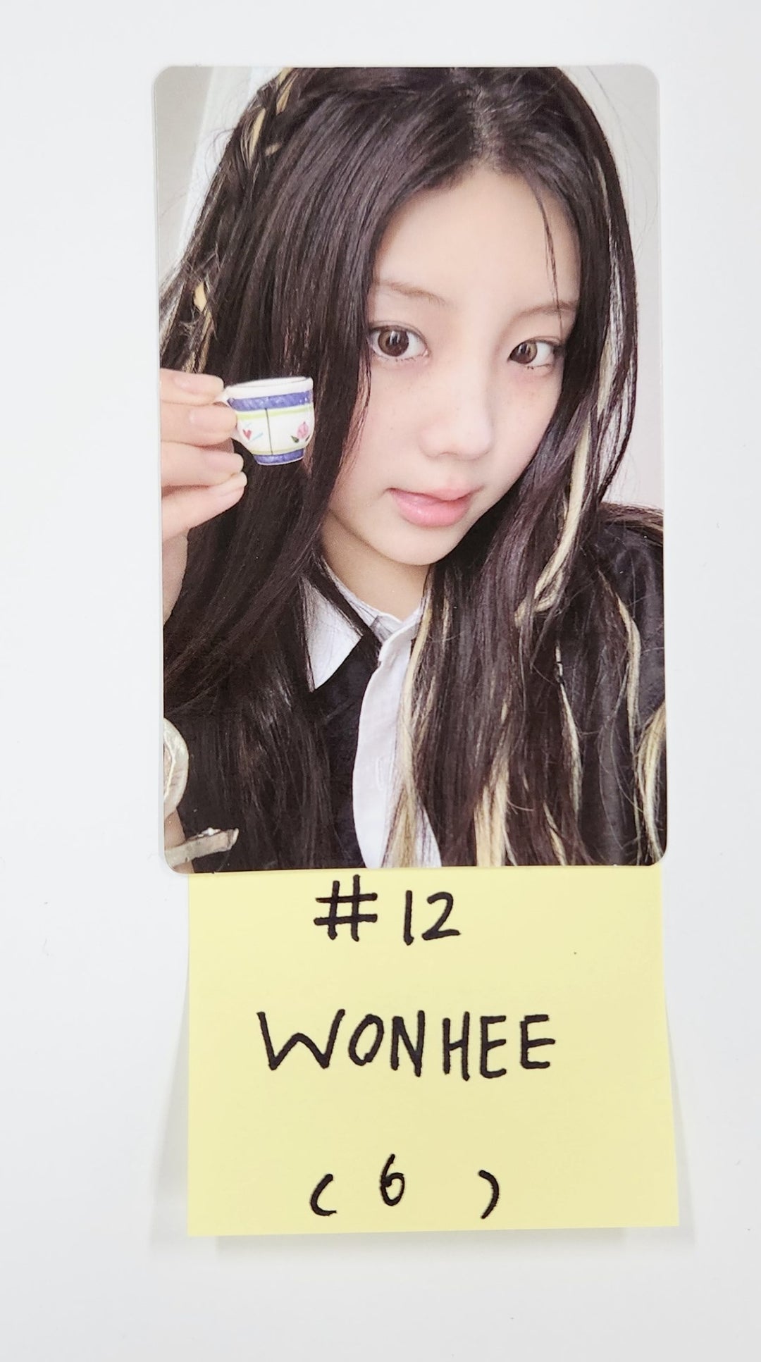 ILLIT "bomb" - Official Photocard [B] [25.6.18]