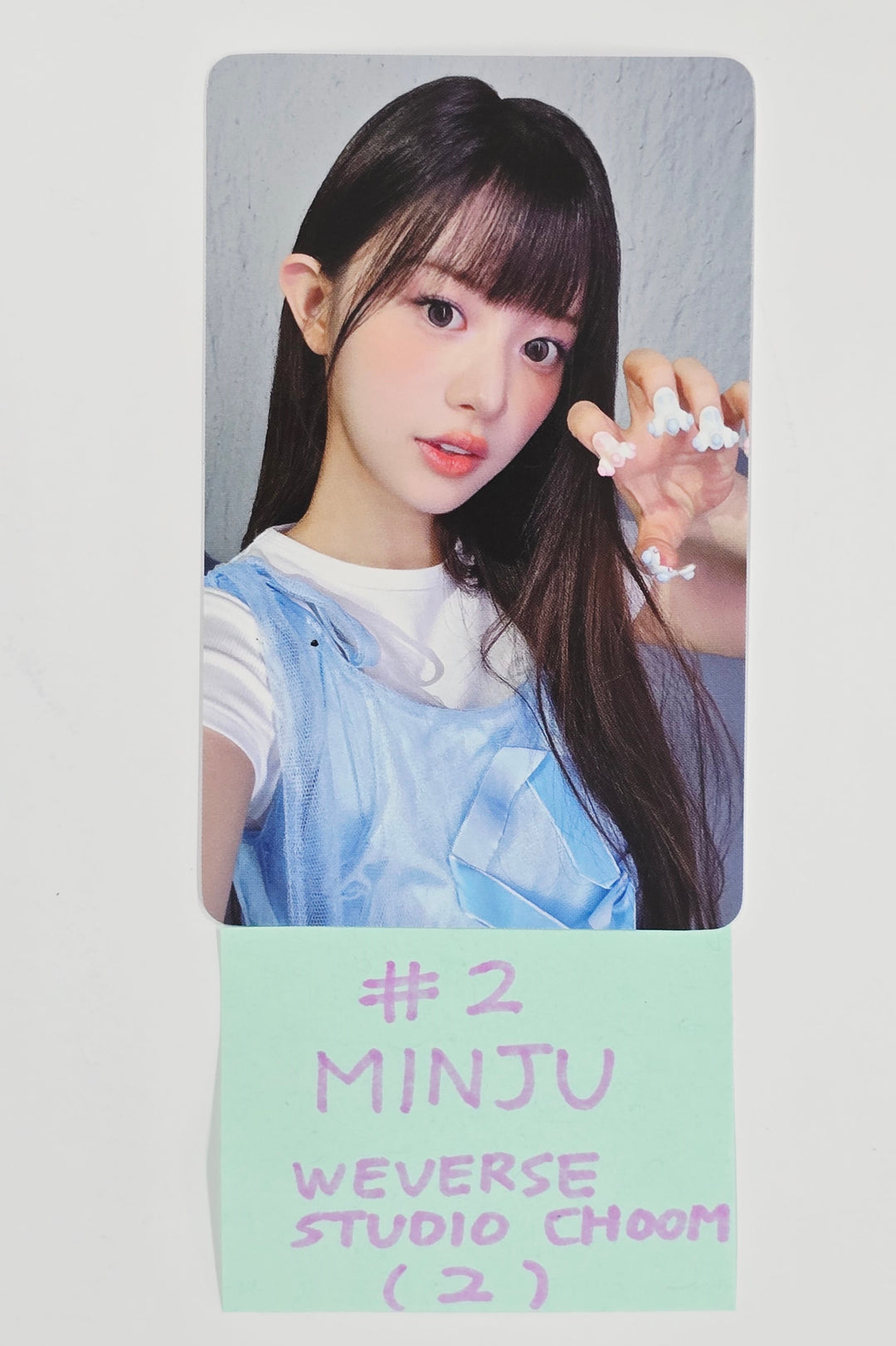 ILLIT "bomb" - Weverse Shop [Studio Choom] Pre-Order Benefit Photocard [Gllit Ver.] [25.6.25]