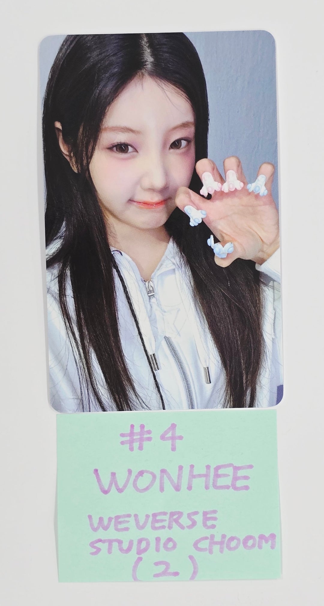 ILLIT "bomb" - Weverse Shop [Studio Choom] Pre-Order Benefit Photocard [Gllit Ver.] [25.6.25]