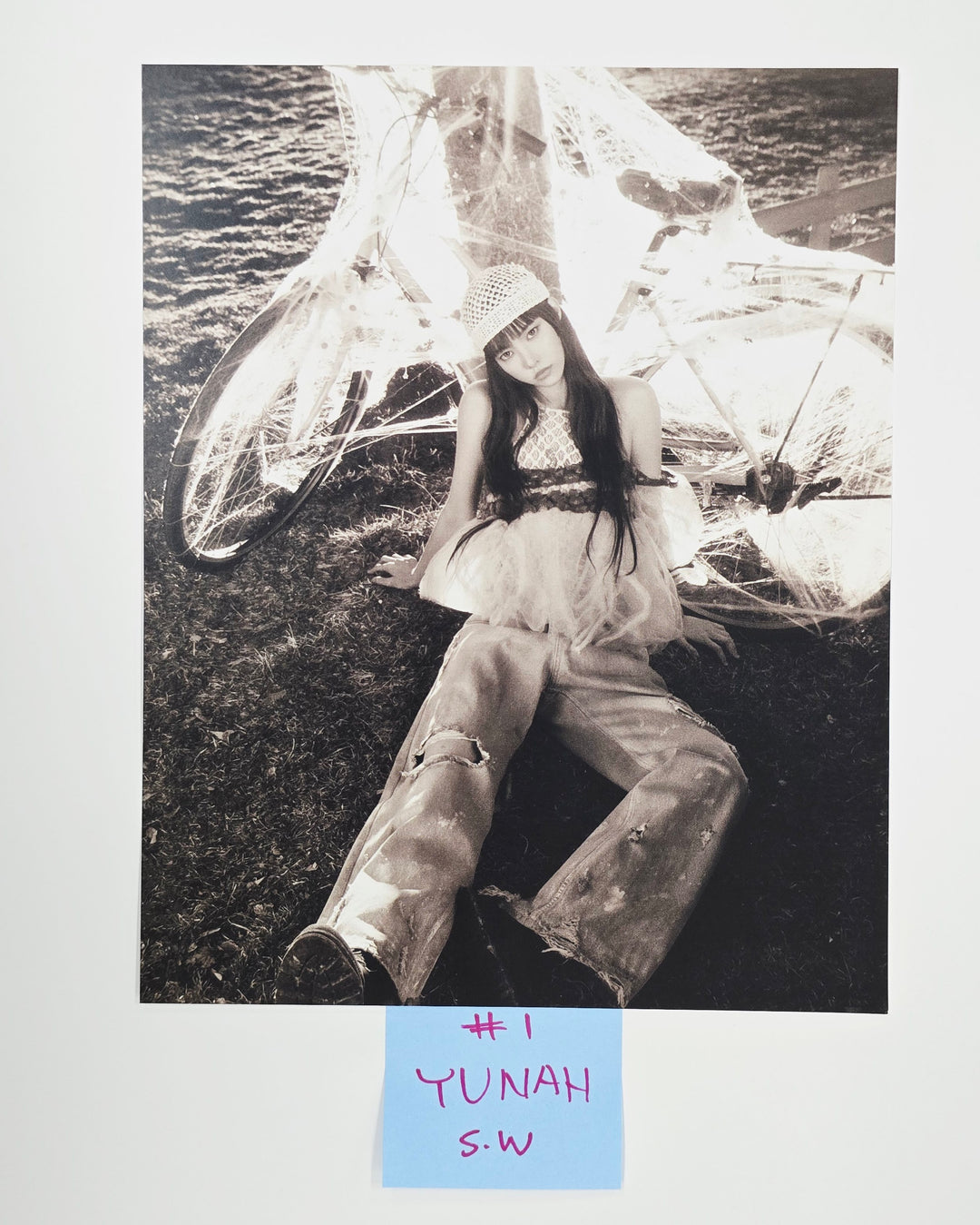 ILLIT "bomb" - Soundwave Pre-Order Benefit Mini Postcard [25.7.1]