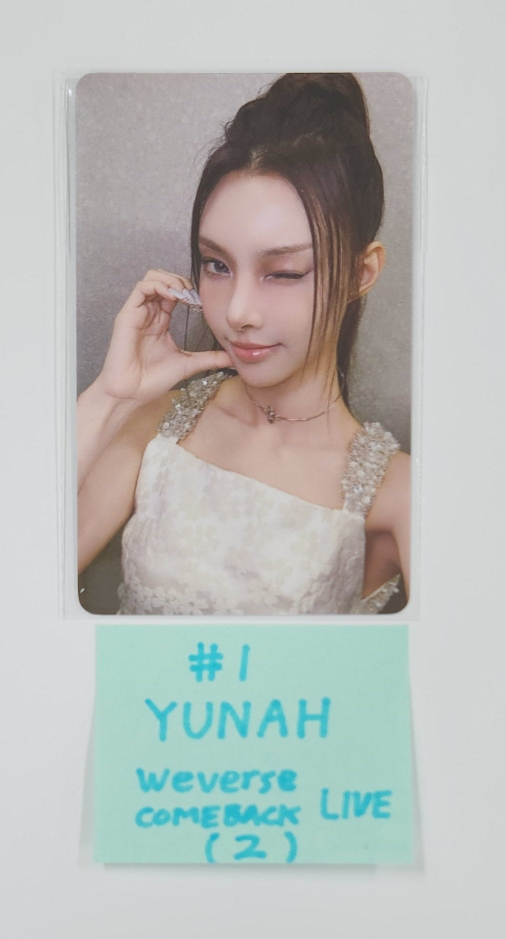 ILLIT "bomb" - Weverse Shop [Come Back Live] Pre-Order Benefit Photocard [Photobook Ver.] [25.7.3]