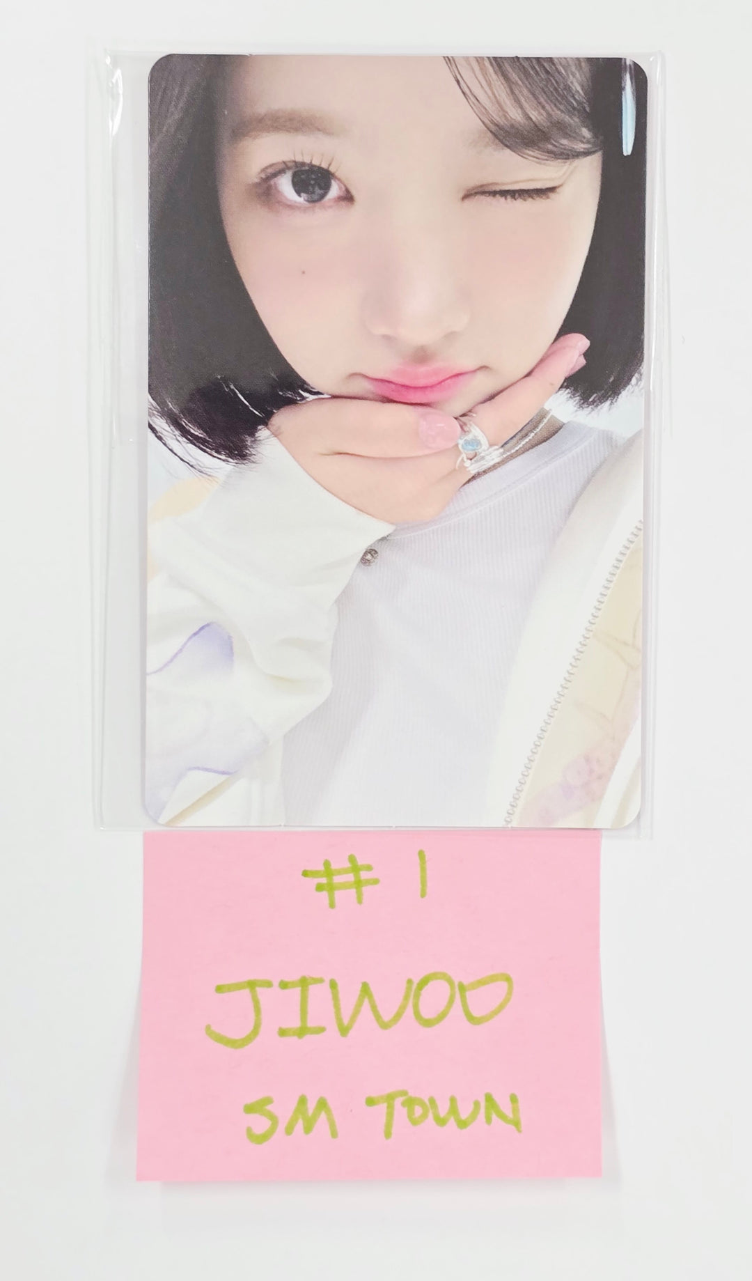 Hearts2Hearts "STYLE" - SM Town Gift Photocard [25.7.7]