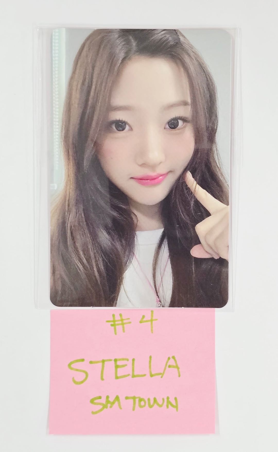 Hearts2Hearts "STYLE" - SM Town Gift Photocard [25.7.7]