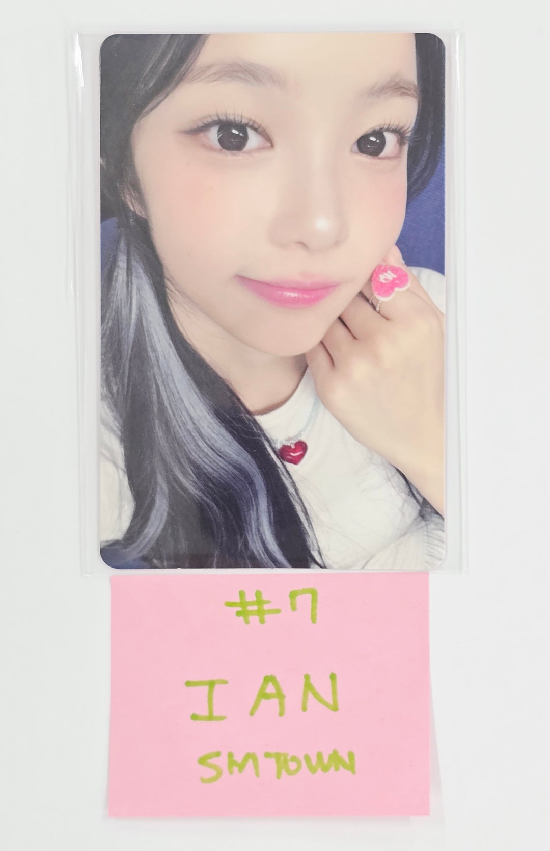 Hearts2Hearts "STYLE" - SM Town Gift Photocard [25.7.7]