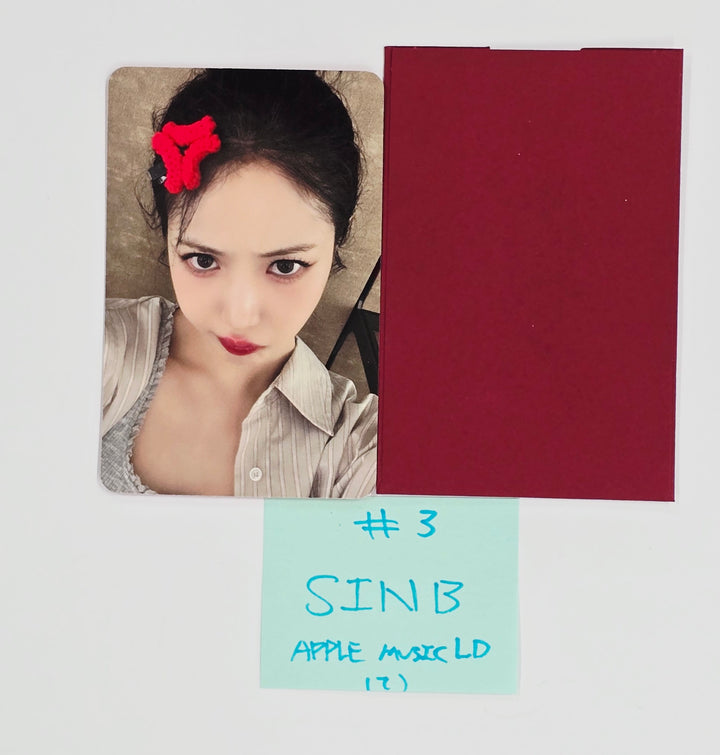 VIVIZ "A Montage of ( )" - Apple Music Lucky Draw Event Photocard [25.7.9]