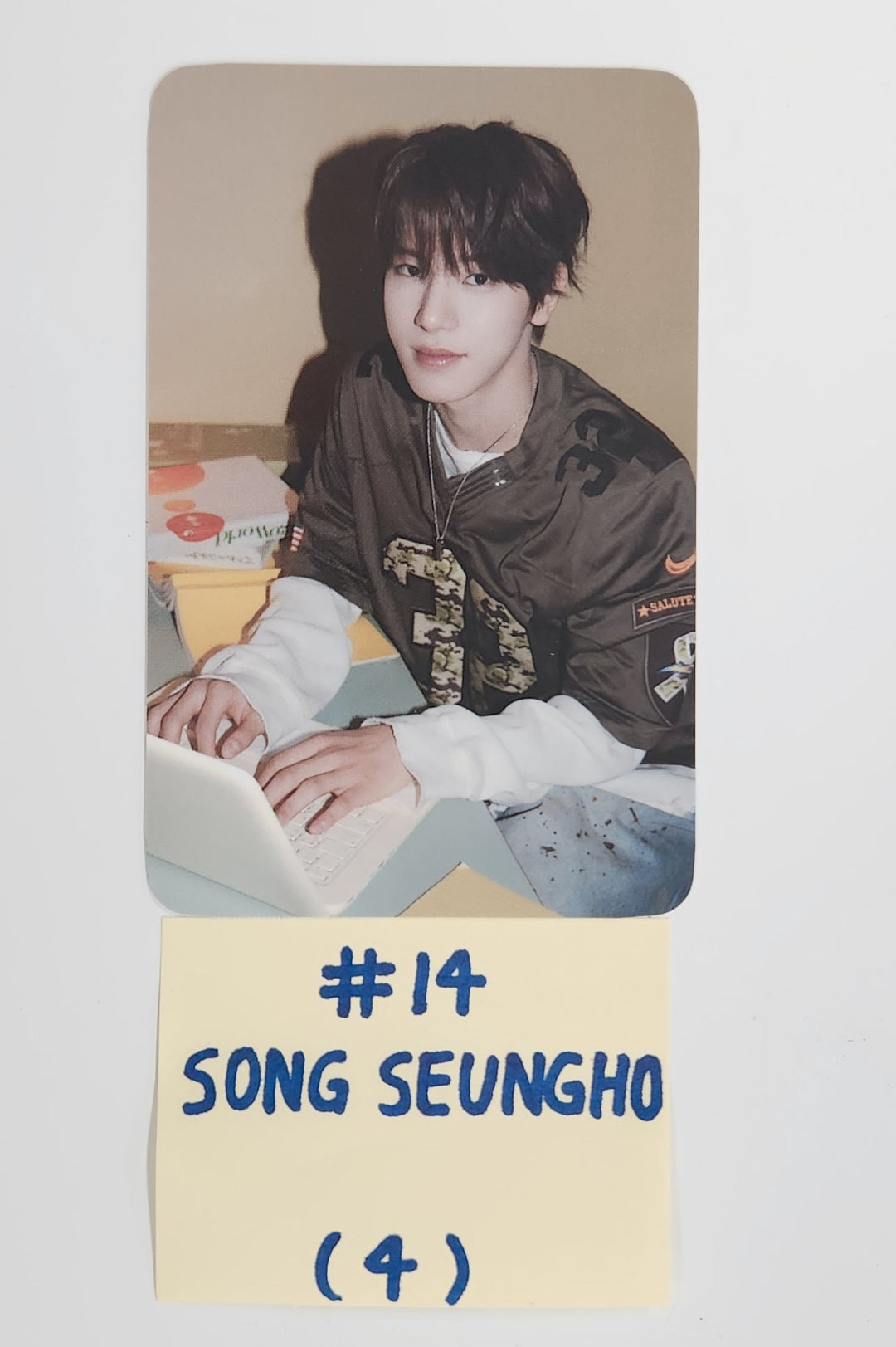 CLOSE YOUR EYES "Snowy Summer" - Official Trading Photocard [25.7.10]
