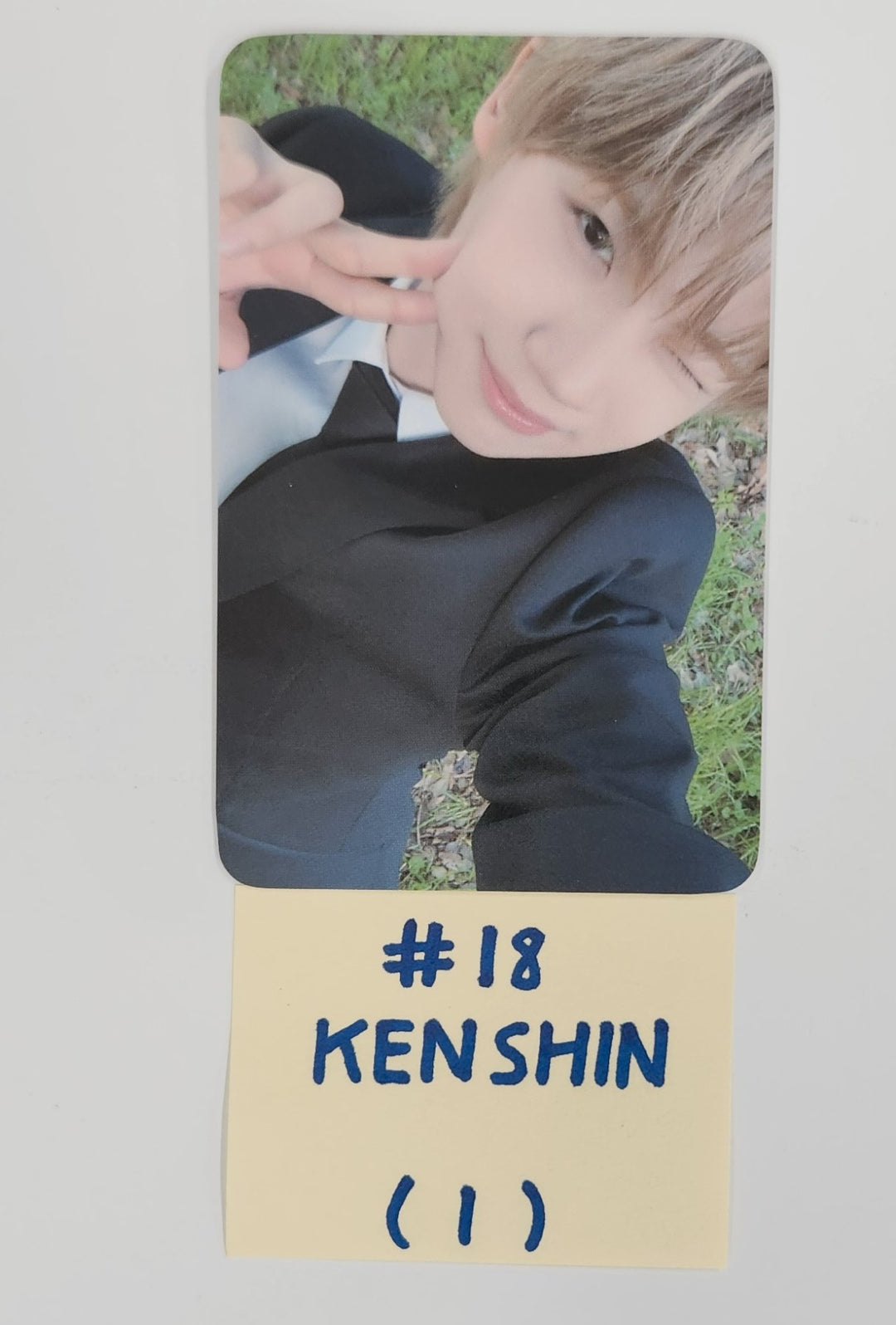 CLOSE YOUR EYES "Snowy Summer" - Official Trading Photocard [25.7.10]