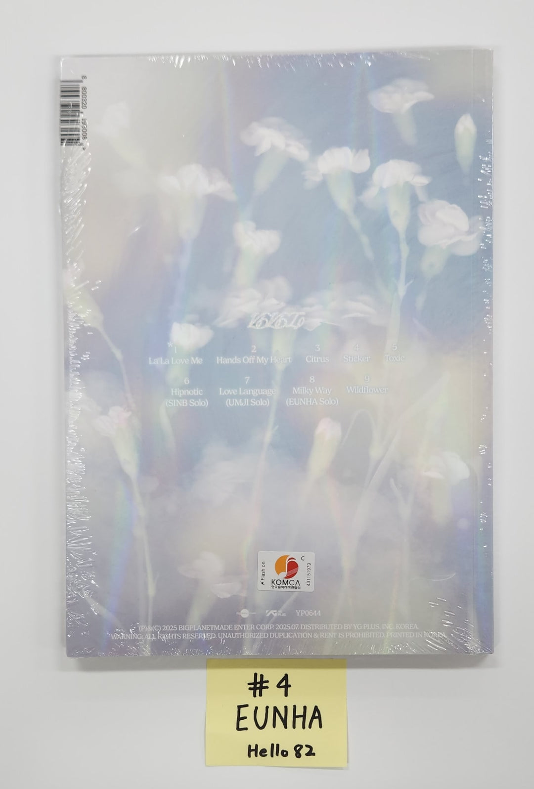 VIVIZ "A Montage of ( )" - Hand Autographed(Signed) Album [25.7.15]