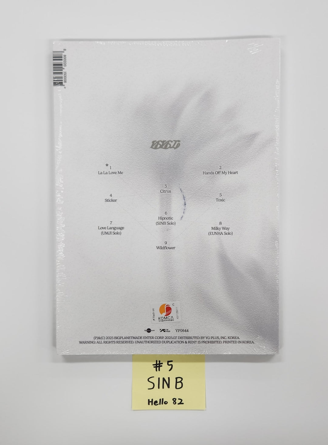 VIVIZ "A Montage of ( )" - Hand Autographed(Signed) Album [25.7.15]