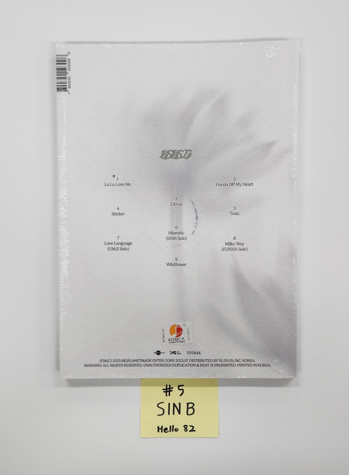 VIVIZ "A Montage of ( )" - Hand Autographed(Signed) Album [25.7.15]