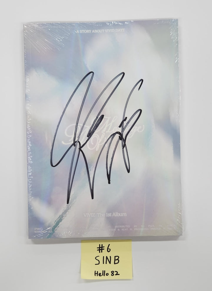 VIVIZ "A Montage of ( )" - Hand Autographed(Signed) Album [25.7.15]
