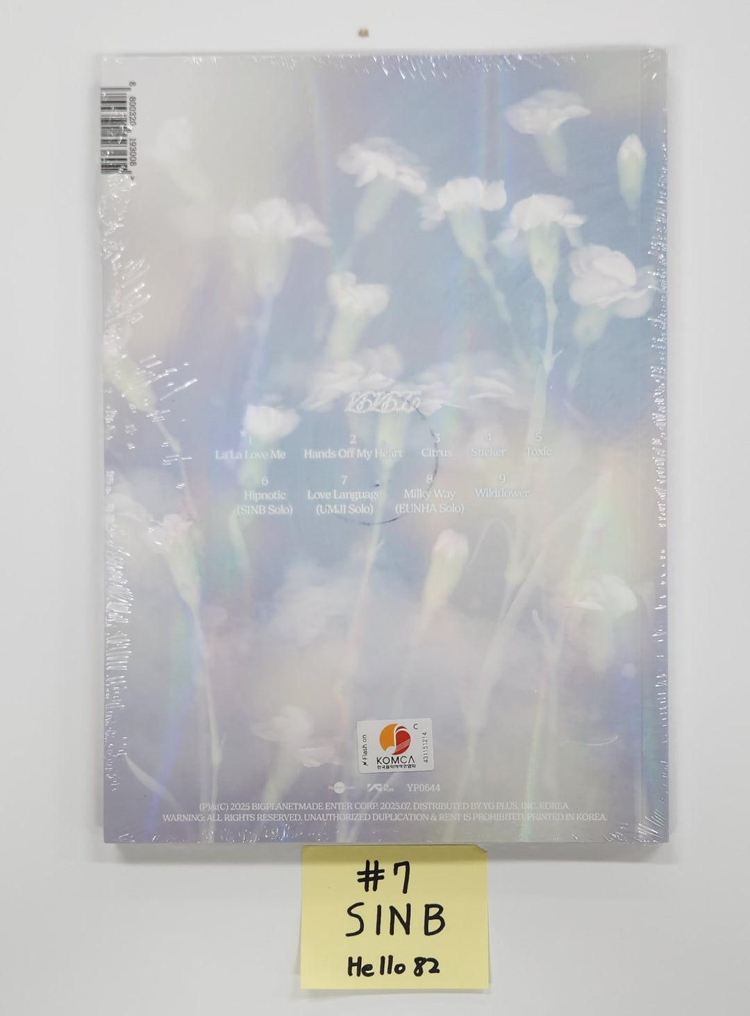 VIVIZ "A Montage of ( )" - Hand Autographed(Signed) Album [25.7.15]