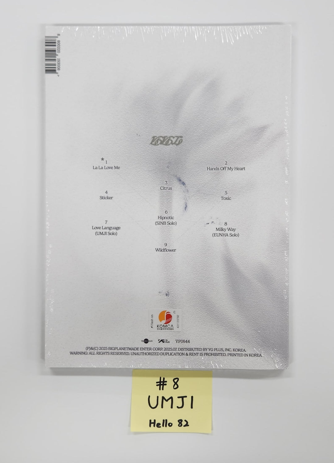 VIVIZ "A Montage of ( )" - Hand Autographed(Signed) Album [25.7.15]