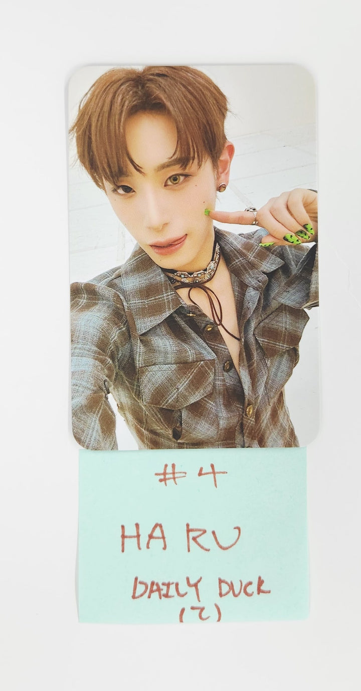 XLOV "I ONE" - Daily Duck Fansign Event Photocard [25.7.23]