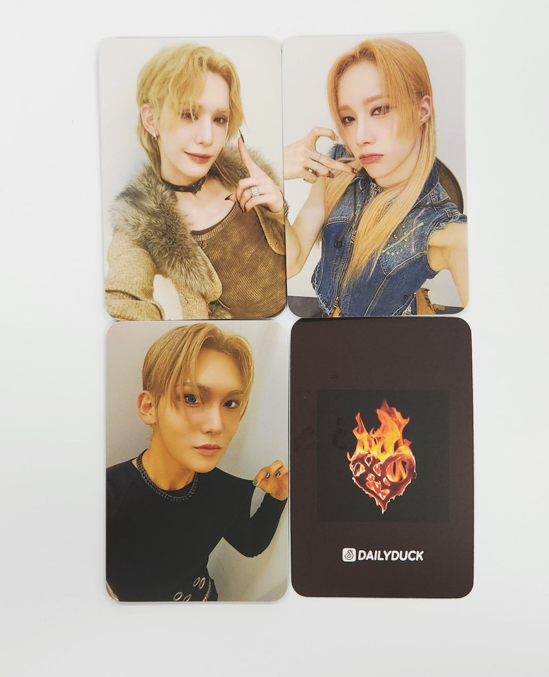 XLOV "I ONE" - Daily Duck Fansign Event Photocard [25.7.23]