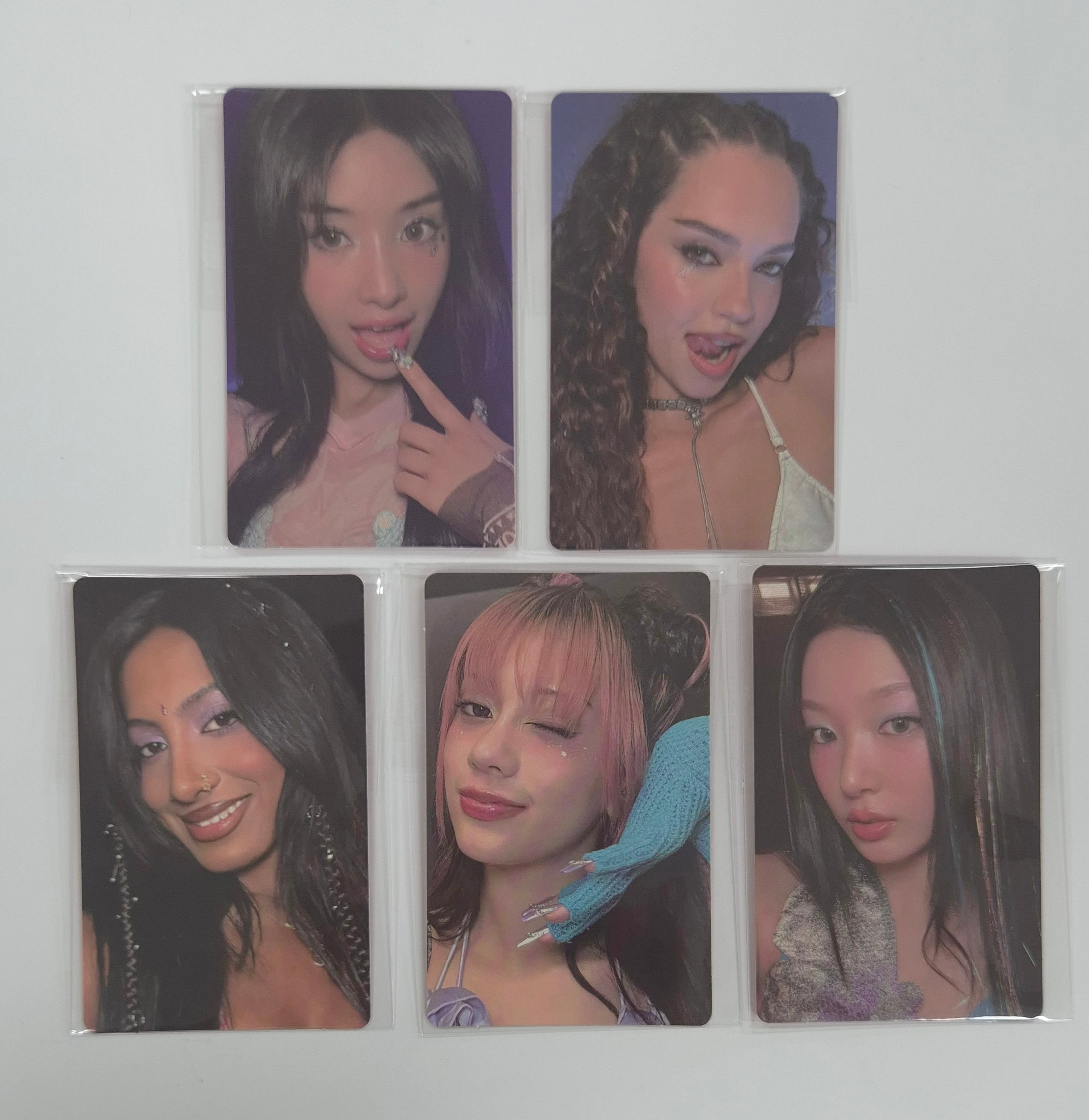 KATSEYE ダニエラ BEAUTIFUL CHAOS Tシャツトレカ KATSEYE (キャッツアイ) 2nd EP『BEAUTIFUL CHAOS』《HMV限定