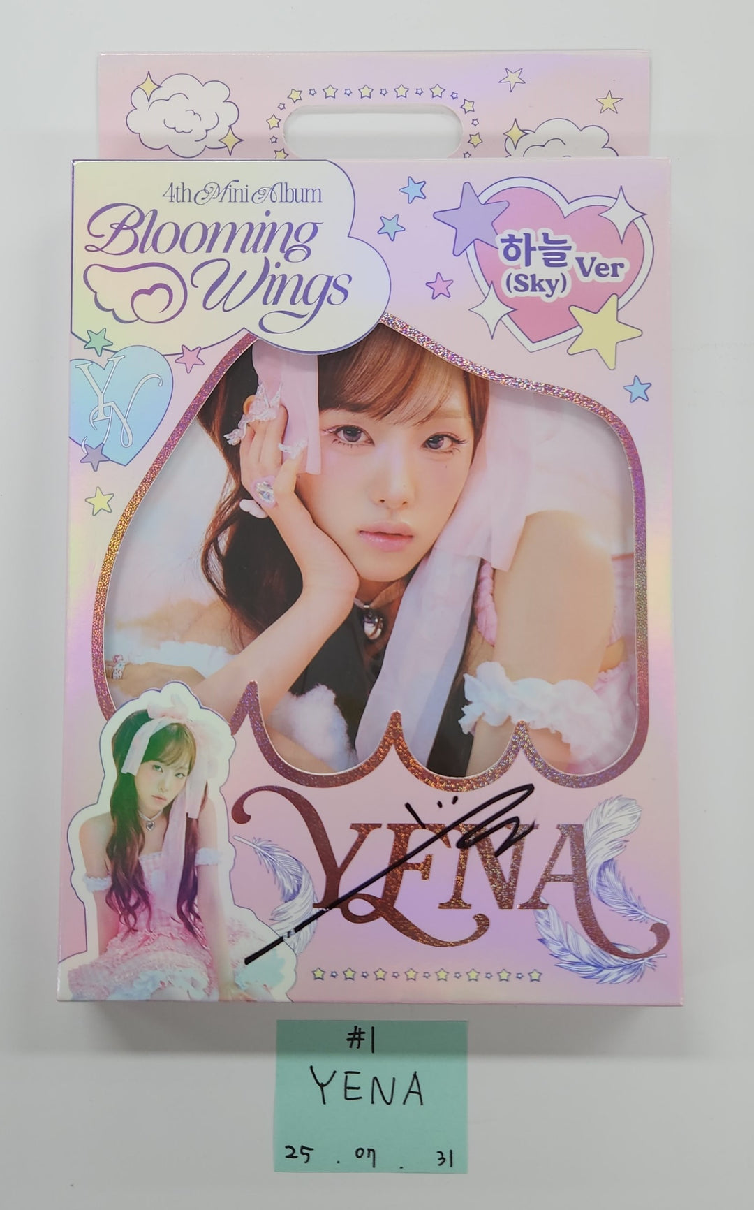 YENA "Blooming Wings" - Hand Autographed(Signed) Album [25.7.31]