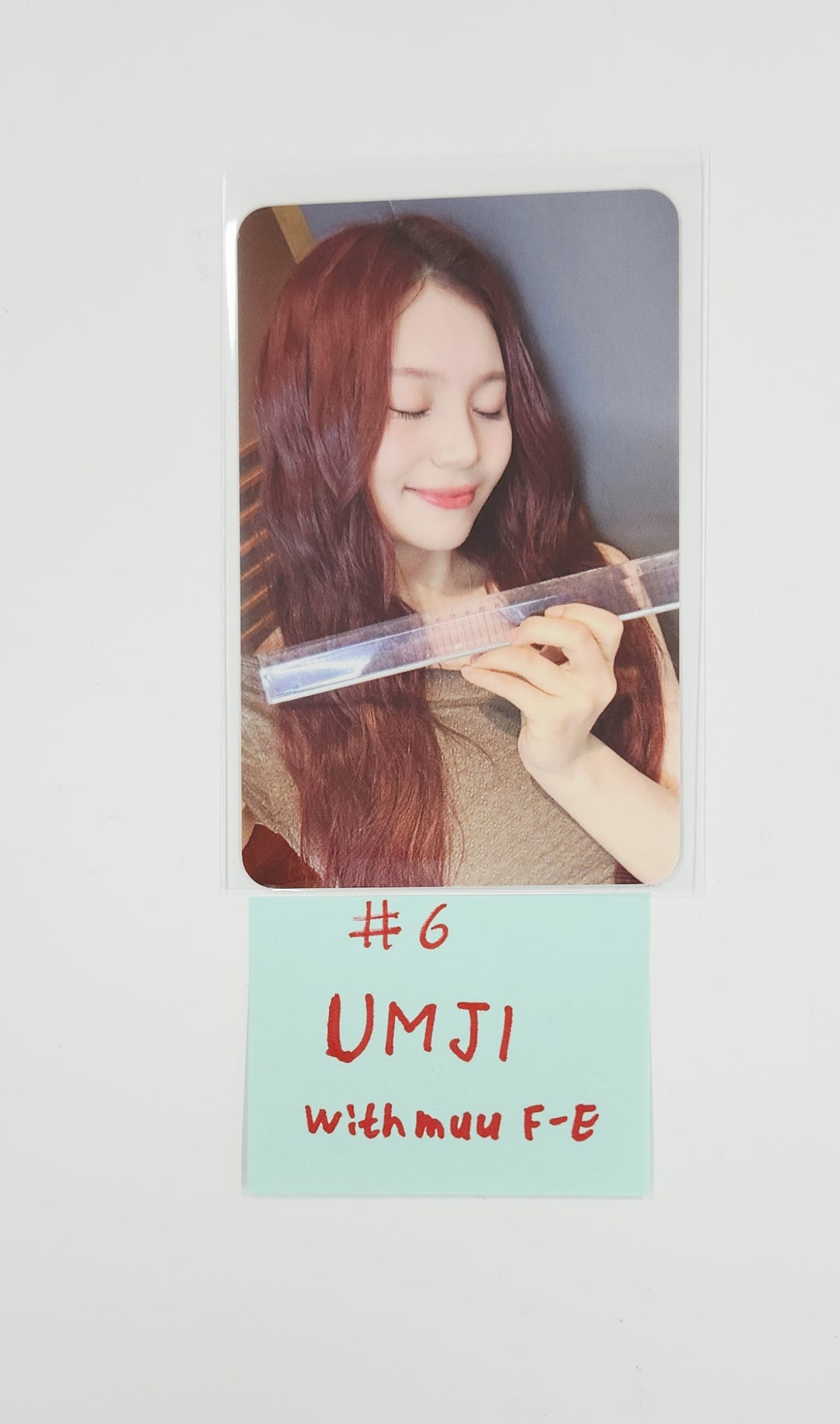 VIVIZ "A Montage of ( )" - Withmuu Fansign Event Photocard R2 [25.8.4]
