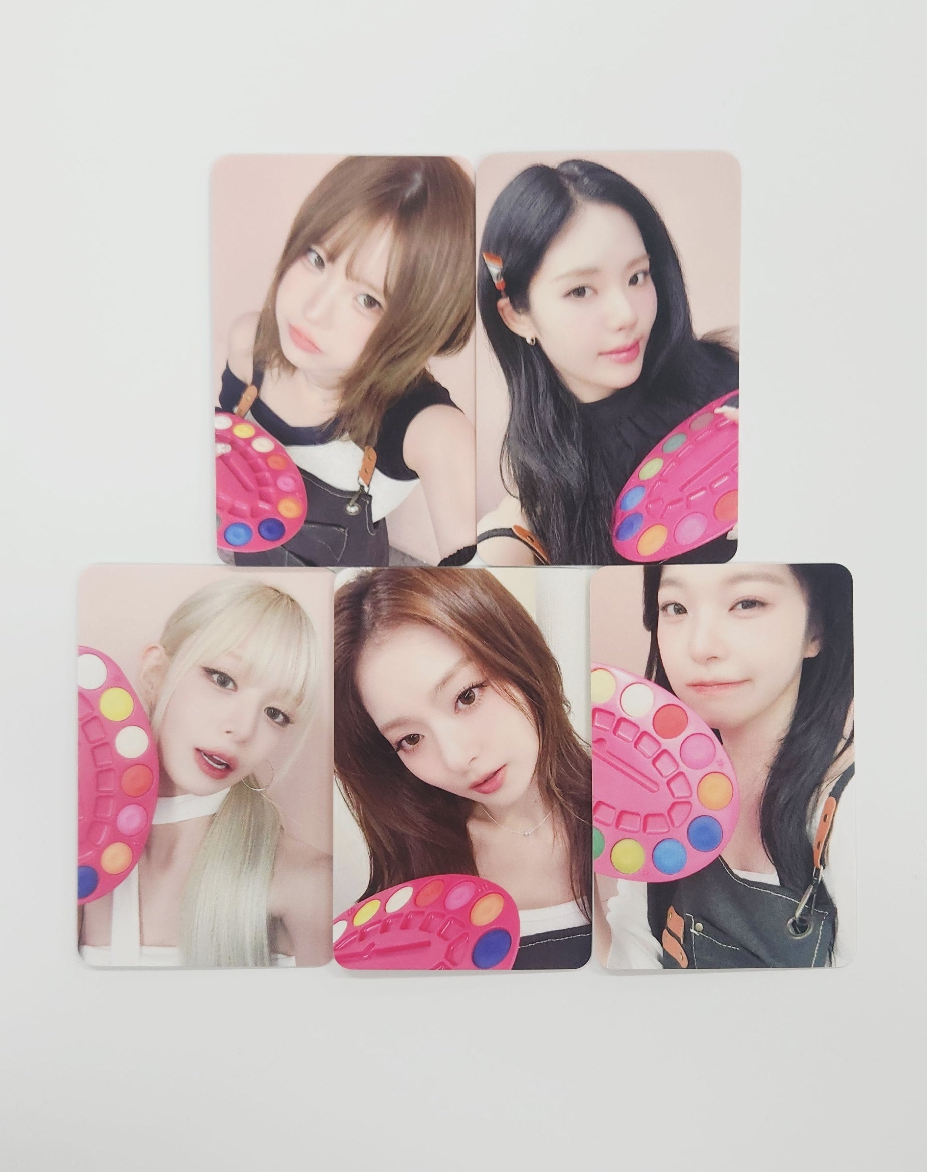 fromis_9 CD4種10枚　直筆サイン特典、フォトカード、ポスター付 Fromis_9 - HALLYUSUPERSTORE